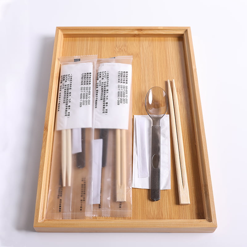 Conjunto de pauzinhos de bambu descartáveis ​​com colher e guardanapo de mesa conjunto de filme composto fosco