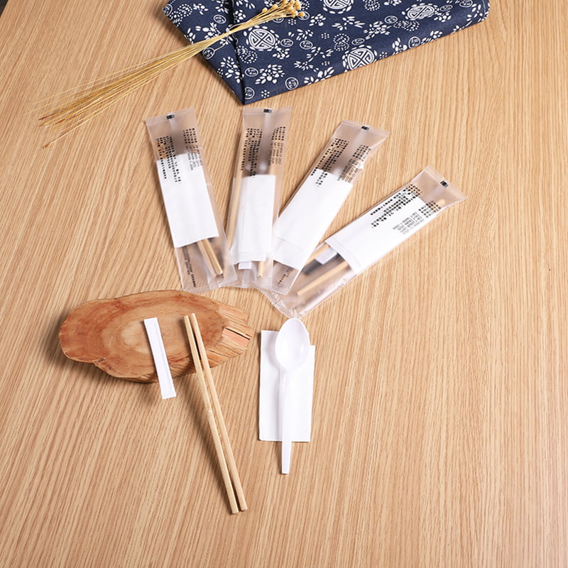 Conjunto de pauzinhos familiares de bambu com guardanapo de palito e conjunto de filme composto fosco