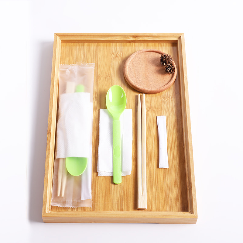 Conjunto de pauzinhos descartáveis ​​de bambu com colher verde, conjunto de filme composto fosco