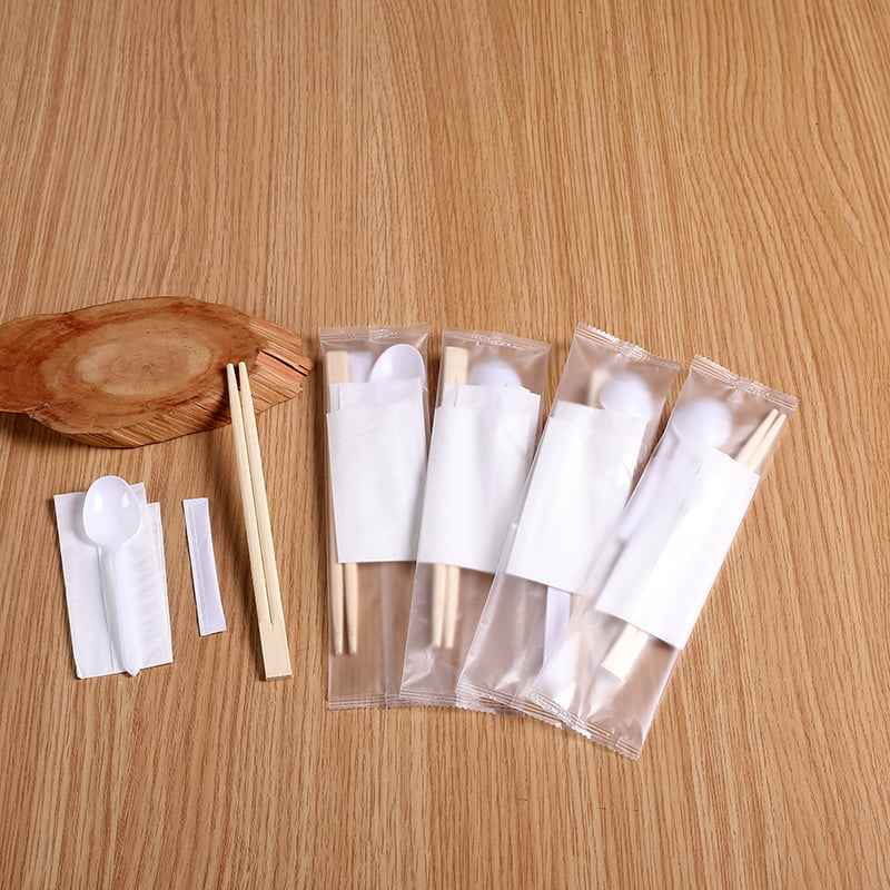 Conjunto de pauzinhos de bambu com colher branca e guardanapo conjunto de filme composto fosco